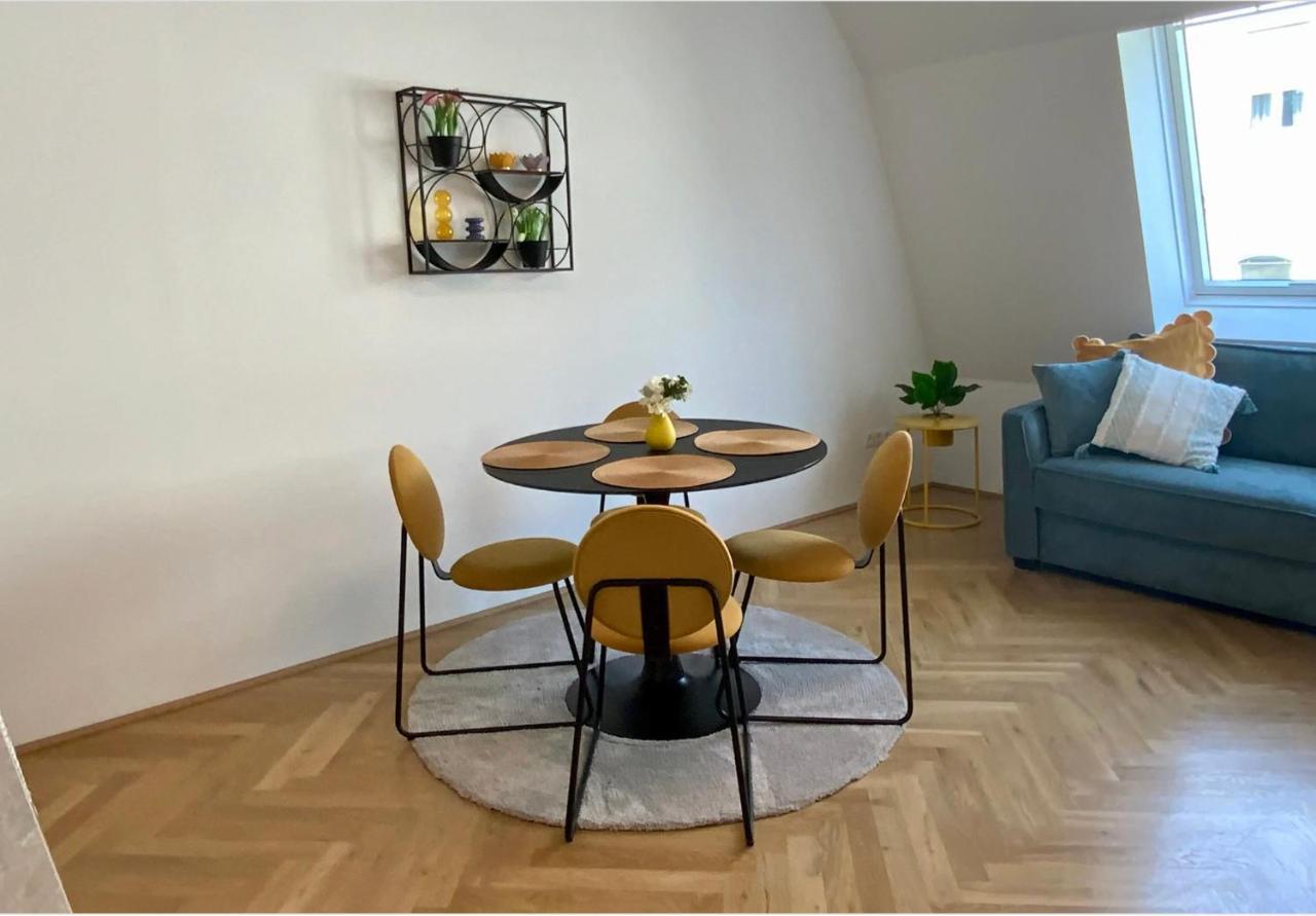 Freshly Renovated Apartment In Trendy Area L Hg21 Wenen Buitenkant foto
